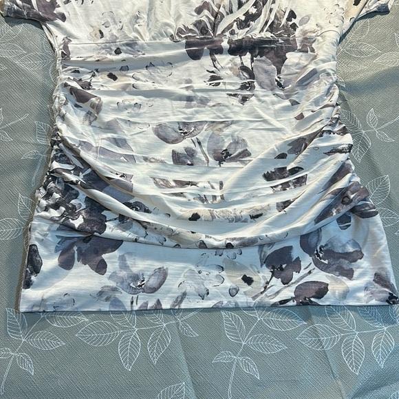 Ladies Maurices Top. - Picture 2 of 8